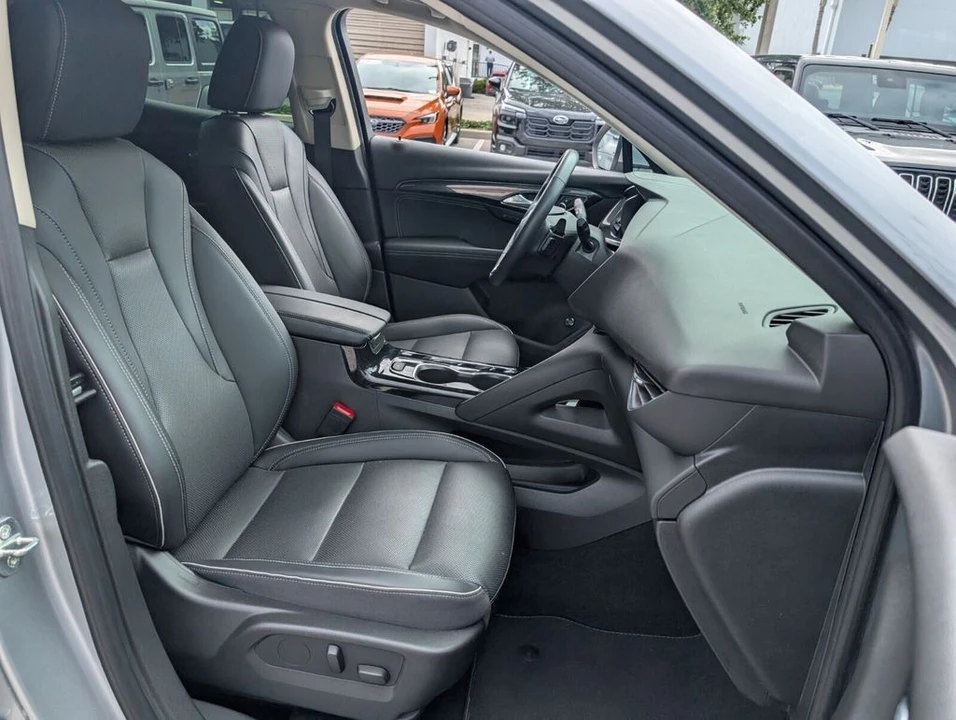 2023 Buick Envision - Image 17 of 27