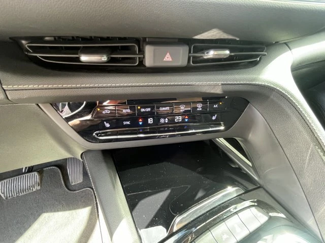 2023 Buick Envision - Image 17 of 20