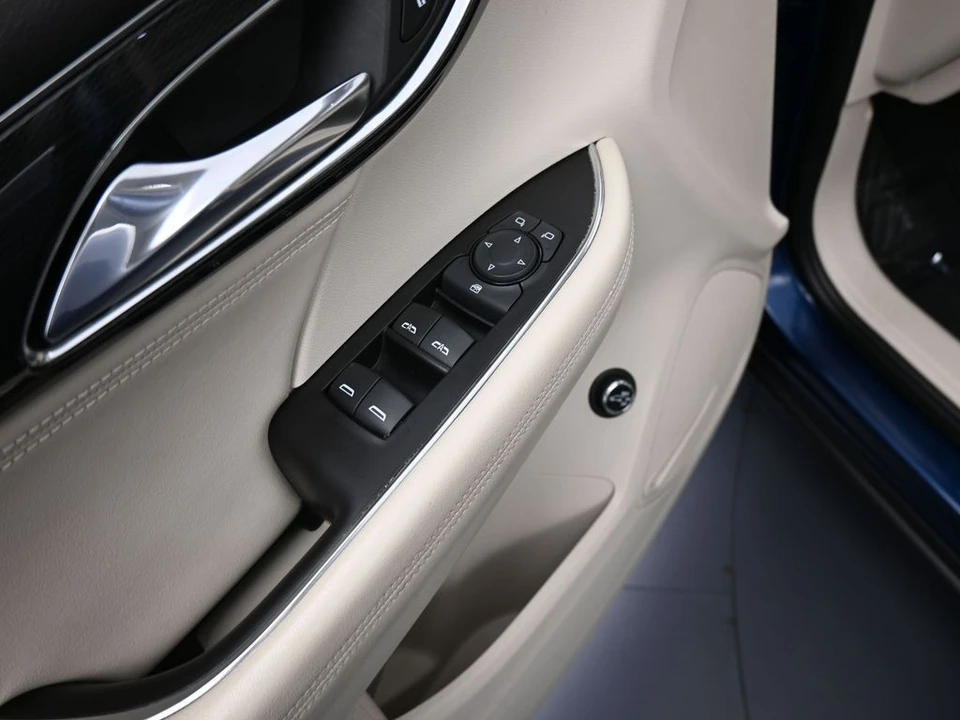 2023 Buick Envision - Image 13 of 21