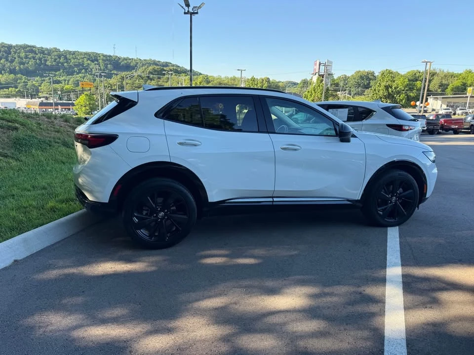 2023 Buick Envision - Image 4 of 11