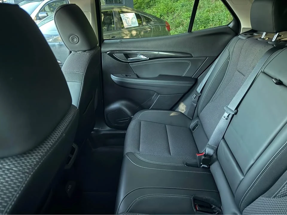 2023 Buick Envision - Image 9 of 11