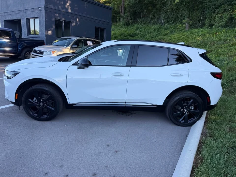 2023 Buick Envision - Image 7 of 11