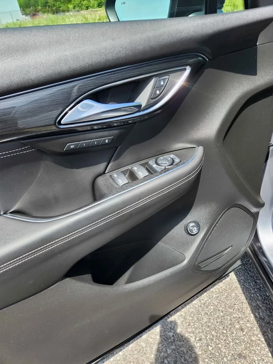 2023 Buick Envision - Image 10 of 12