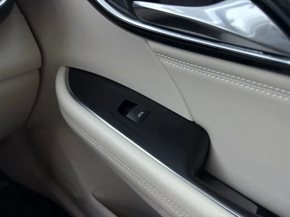 2023 Buick Envision - Image 13 of 20