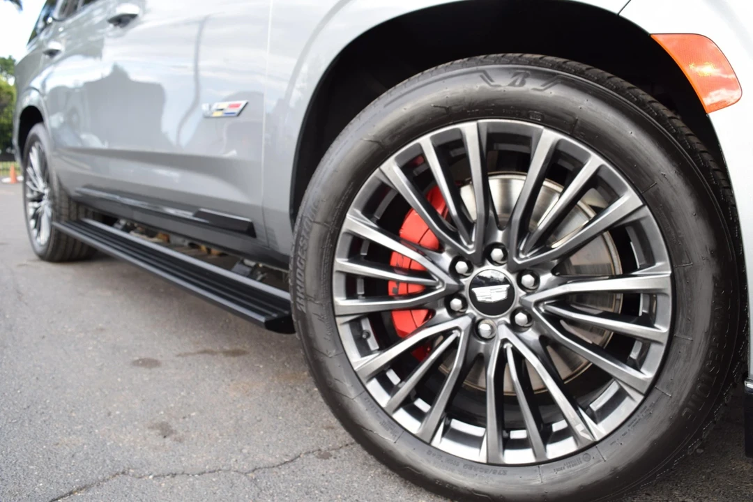 2023 Cadillac Escalade-V 5th Gen - Image 11 of 21