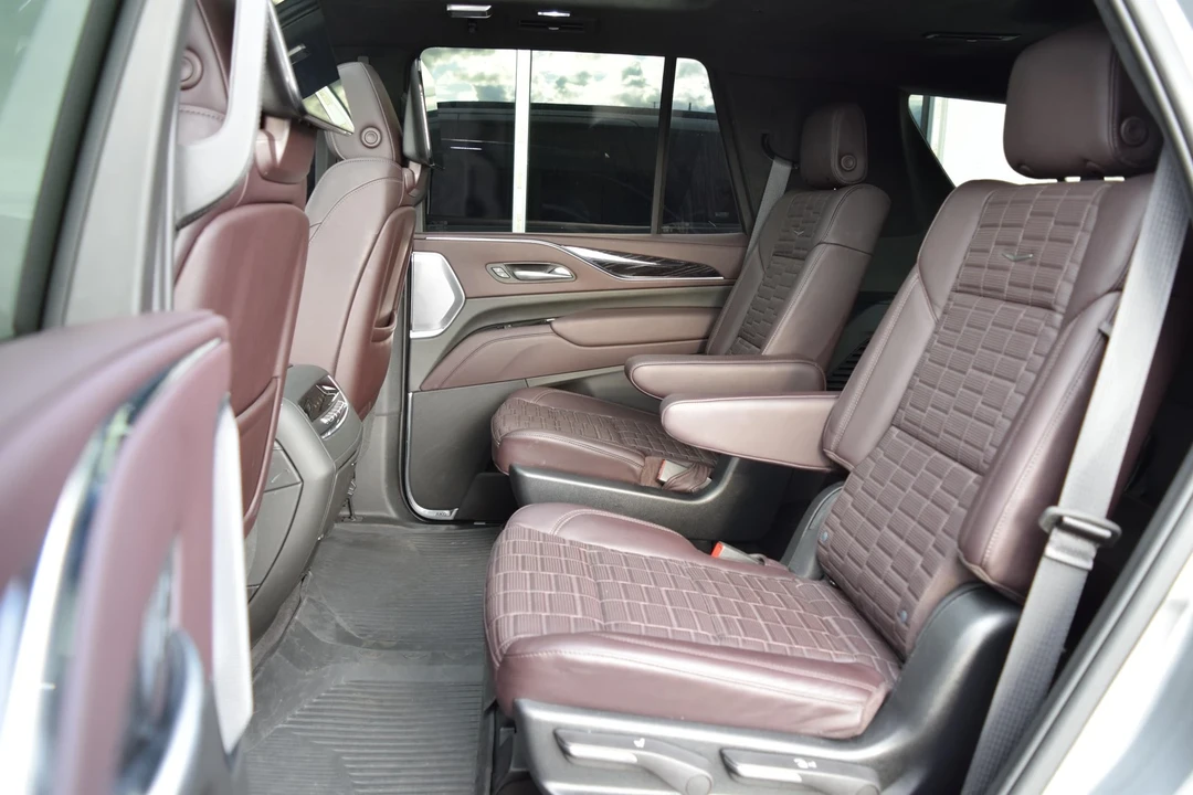 2023 Cadillac Escalade-V 5th Gen - Image 17 of 21