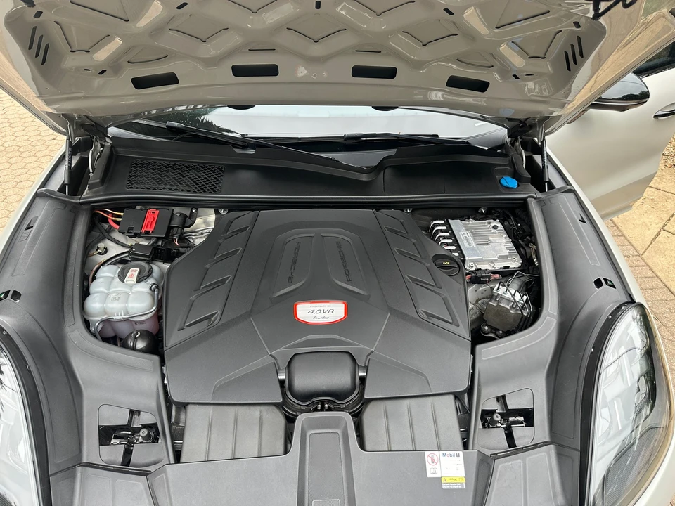 2023 Porsche 9Y0/9Y3 Cayenne Turbo - Image 12 of 15