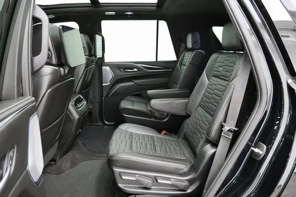2023 Cadillac Escalade-V 5th Gen - Image 10 of 16