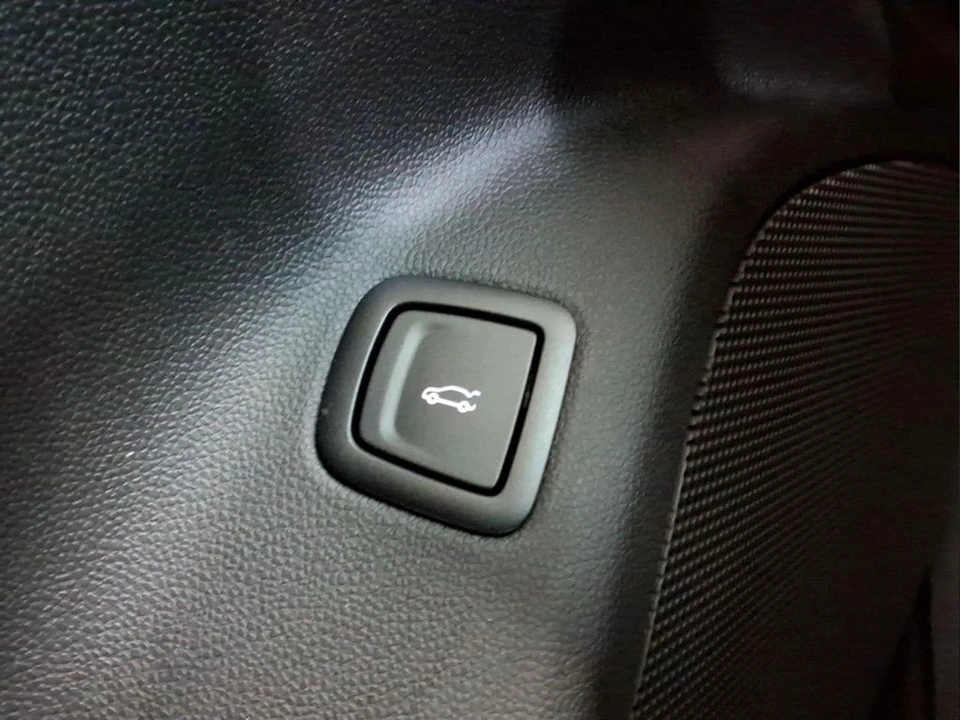 2023 Cadillac CT5 - Image 19 of 30