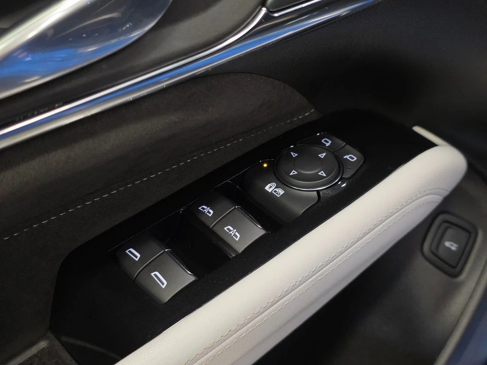 2023 Cadillac CT4-V - Image 21 of 31
