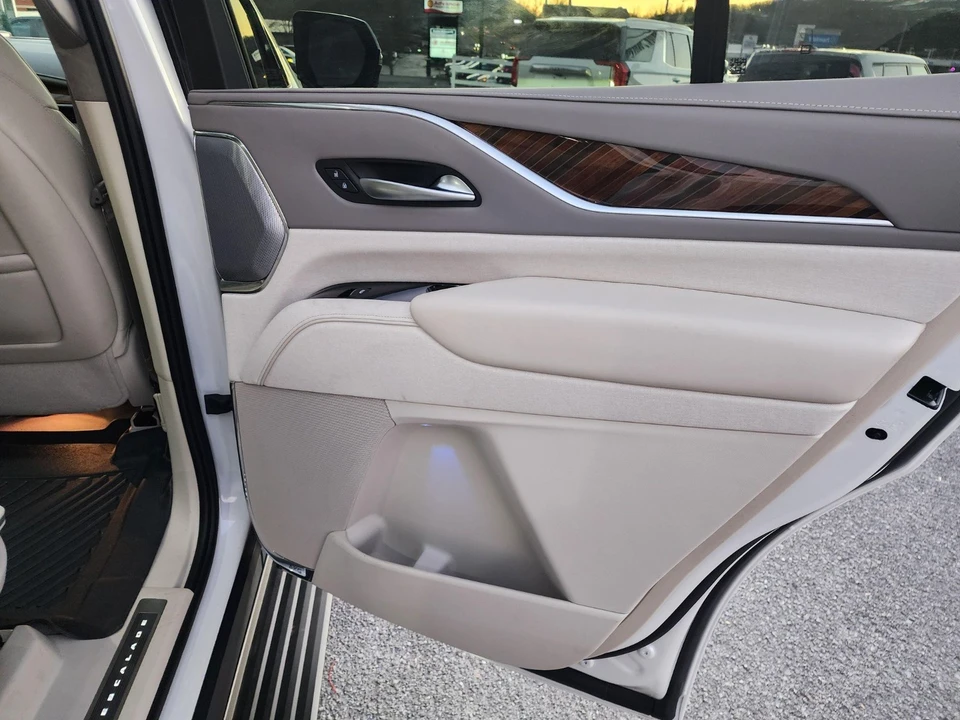 2023 Cadillac Escalade 5th Gen - Image 15 of 21