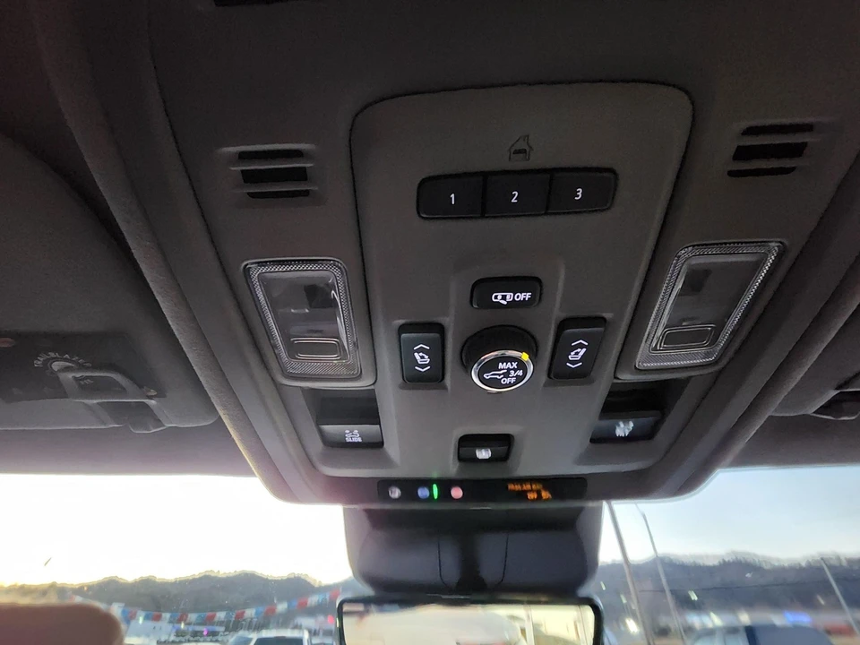 2023 Cadillac Escalade 5th Gen - Image 19 of 21