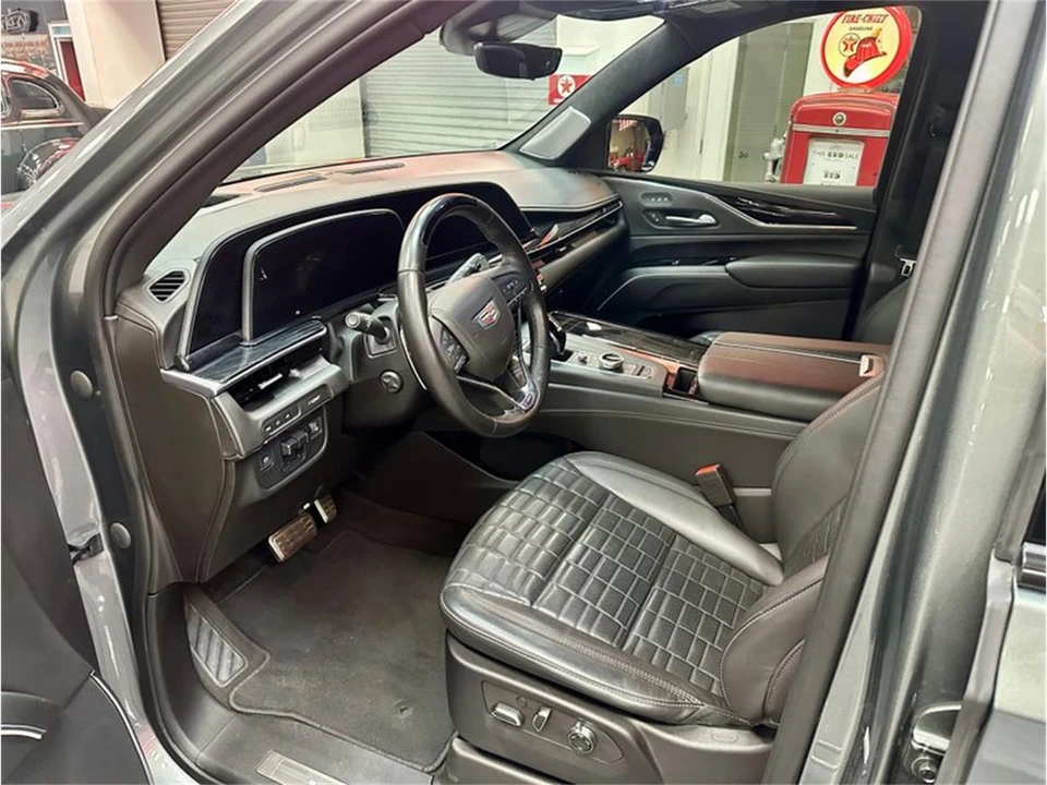 2023 Cadillac Escalade 5th Gen - Image 21 of 31