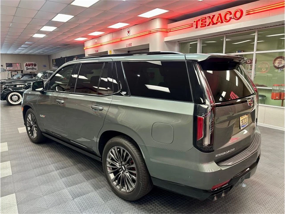 2023 Cadillac Escalade 5th Gen - Image 7 of 31