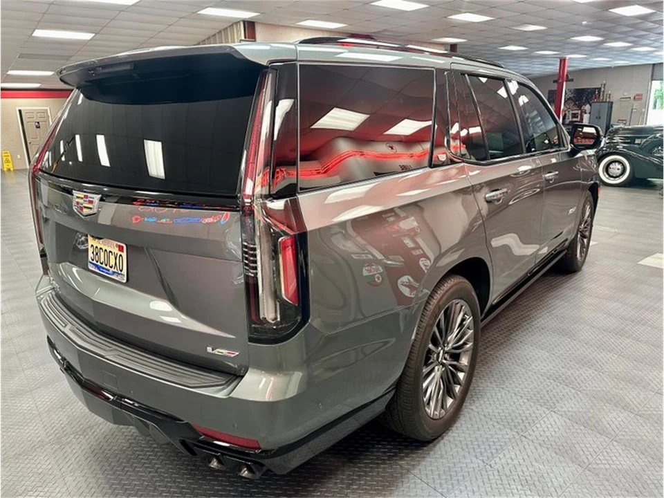 2023 Cadillac Escalade 5th Gen - Image 19 of 31