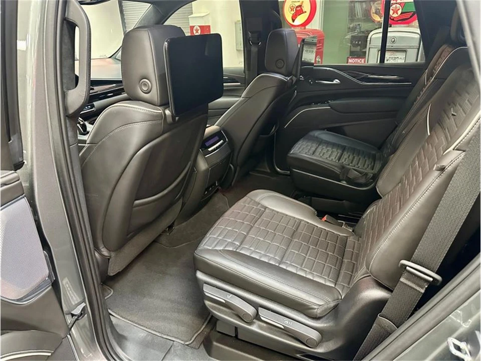 2023 Cadillac Escalade 5th Gen - Image 23 of 31