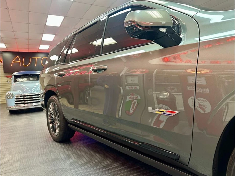 2023 Cadillac Escalade 5th Gen - Image 18 of 31