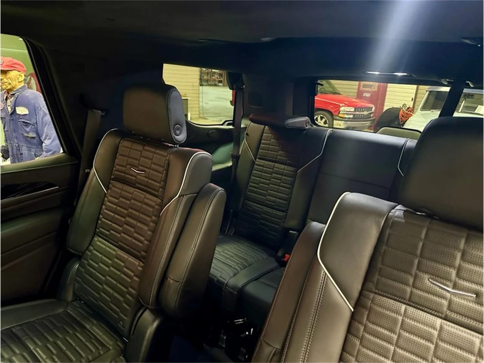 2023 Cadillac Escalade 5th Gen - Image 24 of 31