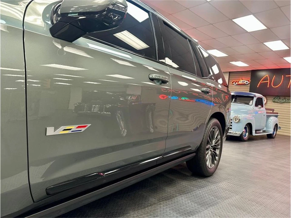 2023 Cadillac Escalade 5th Gen - Image 14 of 31