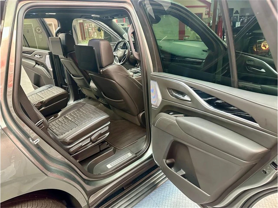 2023 Cadillac Escalade 5th Gen - Image 28 of 31
