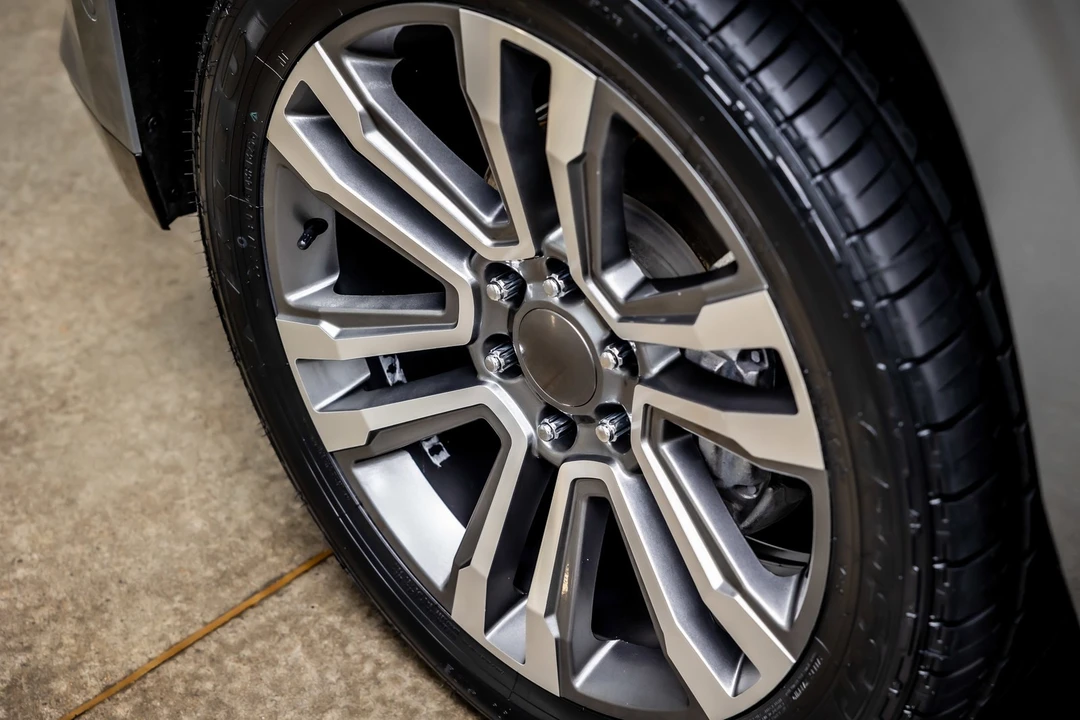 2023 Cadillac Escalade 5th Gen - Image 17 of 21