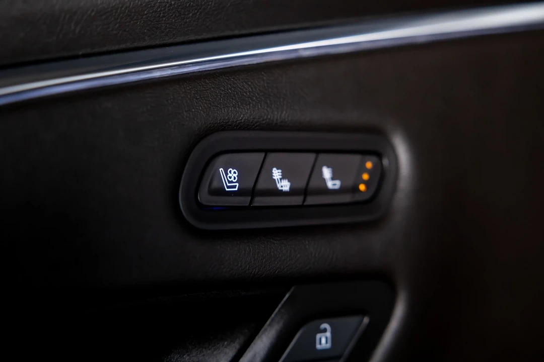 2023 Cadillac Escalade 5th Gen - Image 18 of 21