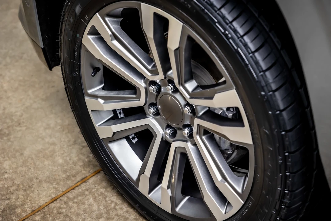 2023 Cadillac Escalade 5th Gen - Image 17 of 21