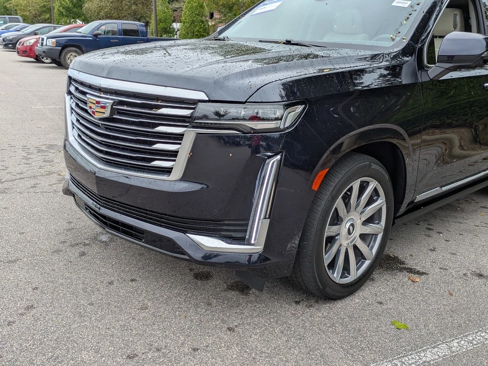 2023 Cadillac Escalade 5th Gen - Image 10 of 12