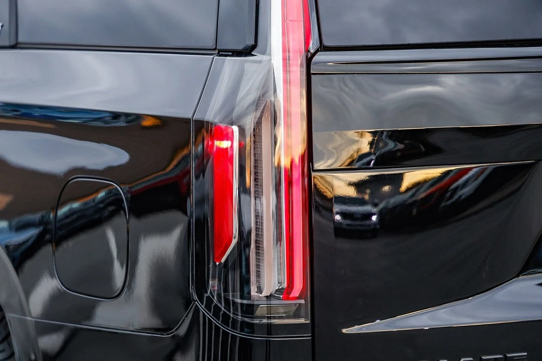 2023 Cadillac Escalade 5th Gen - Image 8 of 12
