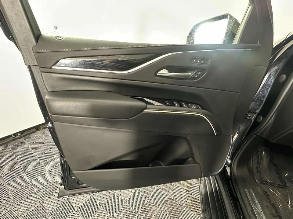 2023 Cadillac Escalade 5th Gen - Image 15 of 21