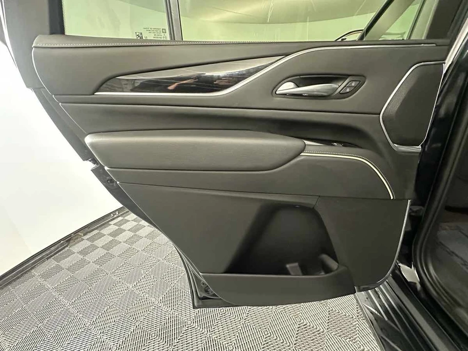 2023 Cadillac Escalade 5th Gen - Image 17 of 21