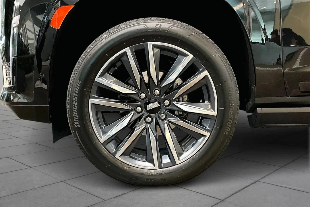2023 Cadillac Escalade 5th Gen - Image 11 of 12