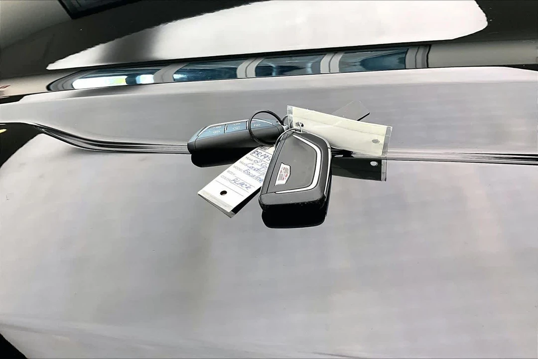 2023 Cadillac Escalade 5th Gen - Image 15 of 21