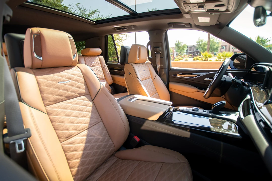 2023 Cadillac Escalade 5th Gen - Image 29 of 31