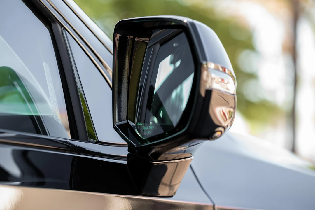 2023 Cadillac Escalade 5th Gen - Image 17 of 31