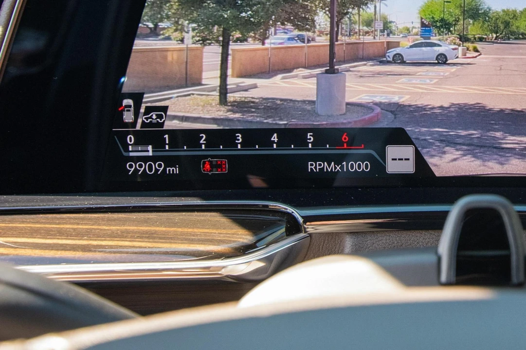 2023 Cadillac Escalade 5th Gen - Image 27 of 31