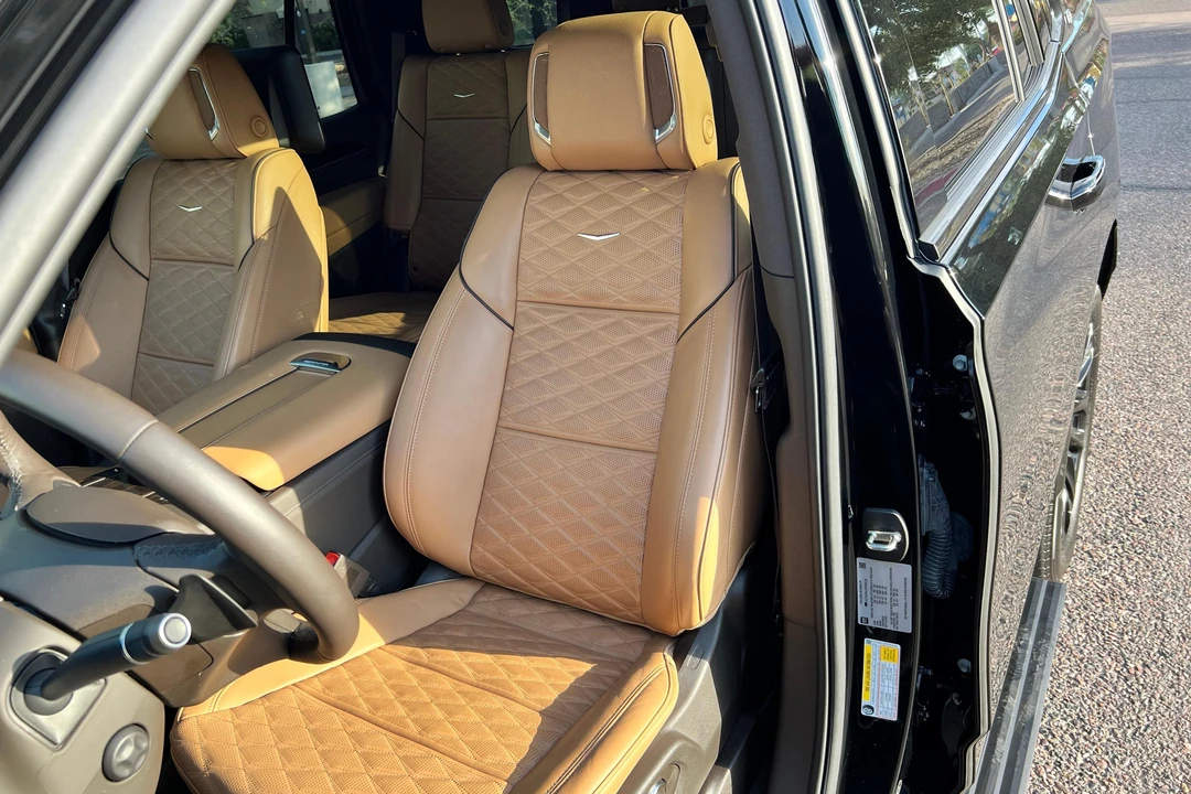 2023 Cadillac Escalade 5th Gen - Image 25 of 31