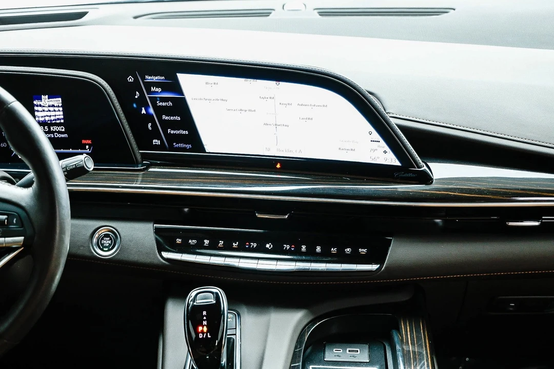 2023 Cadillac Escalade 5th Gen - Image 11 of 12