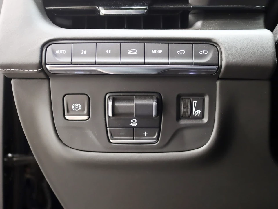 2023 Cadillac Escalade 5th Gen - Image 16 of 21