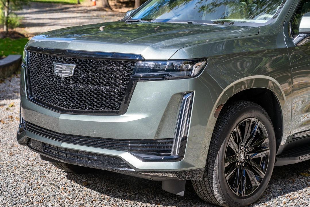 2023 Cadillac Escalade 5th Gen - Image 14 of 31