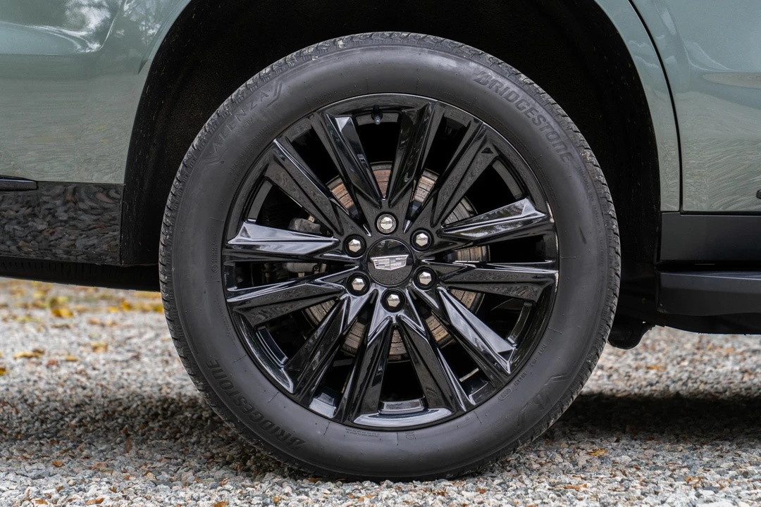 2023 Cadillac Escalade 5th Gen - Image 28 of 31
