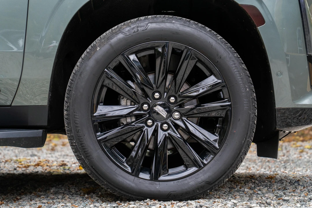 2023 Cadillac Escalade 5th Gen - Image 29 of 31
