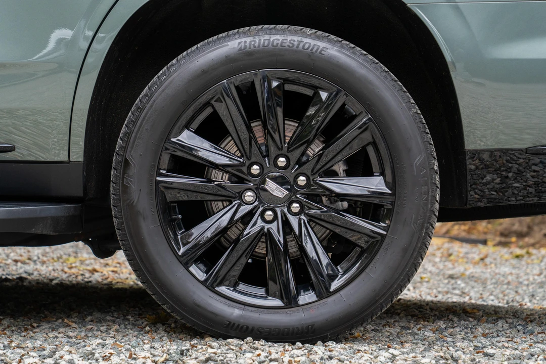 2023 Cadillac Escalade 5th Gen - Image 27 of 31