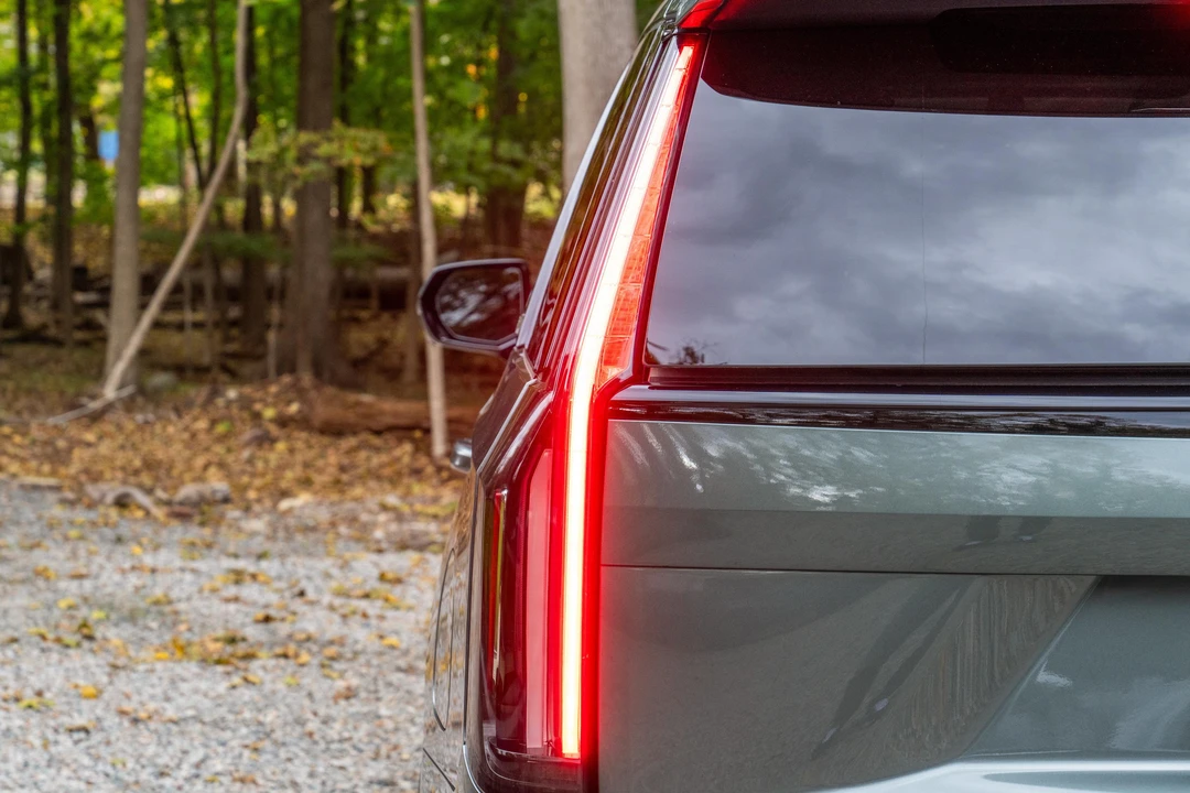 2023 Cadillac Escalade 5th Gen - Image 20 of 31