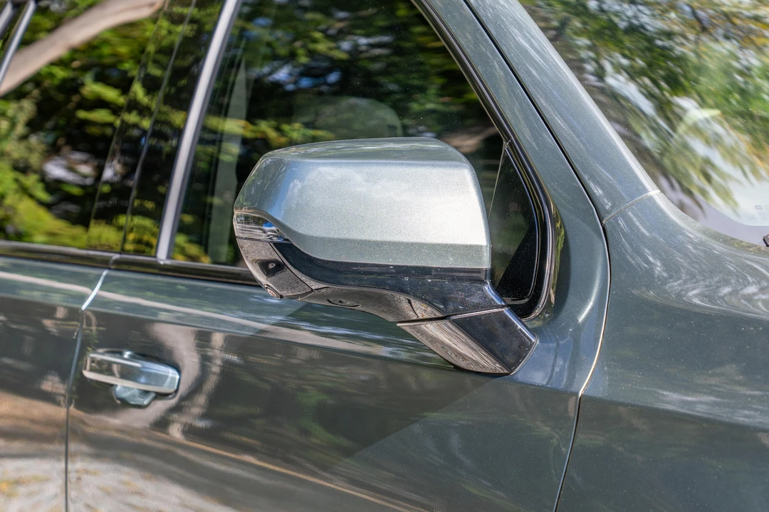 2023 Cadillac Escalade 5th Gen - Image 23 of 31