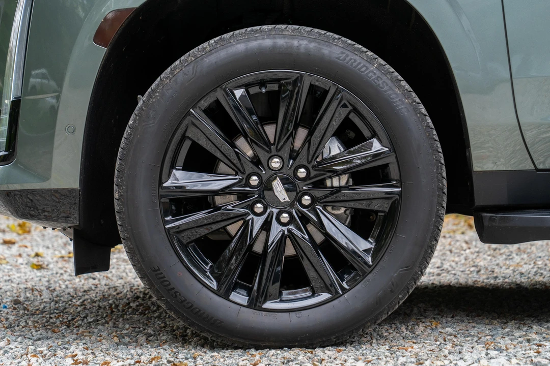 2023 Cadillac Escalade 5th Gen - Image 26 of 31