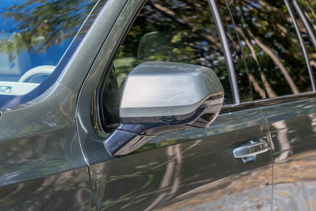 2023 Cadillac Escalade 5th Gen - Image 16 of 31
