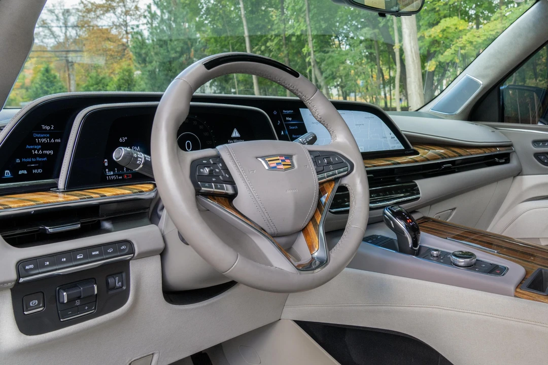 2023 Cadillac Escalade 5th Gen - Image 30 of 31