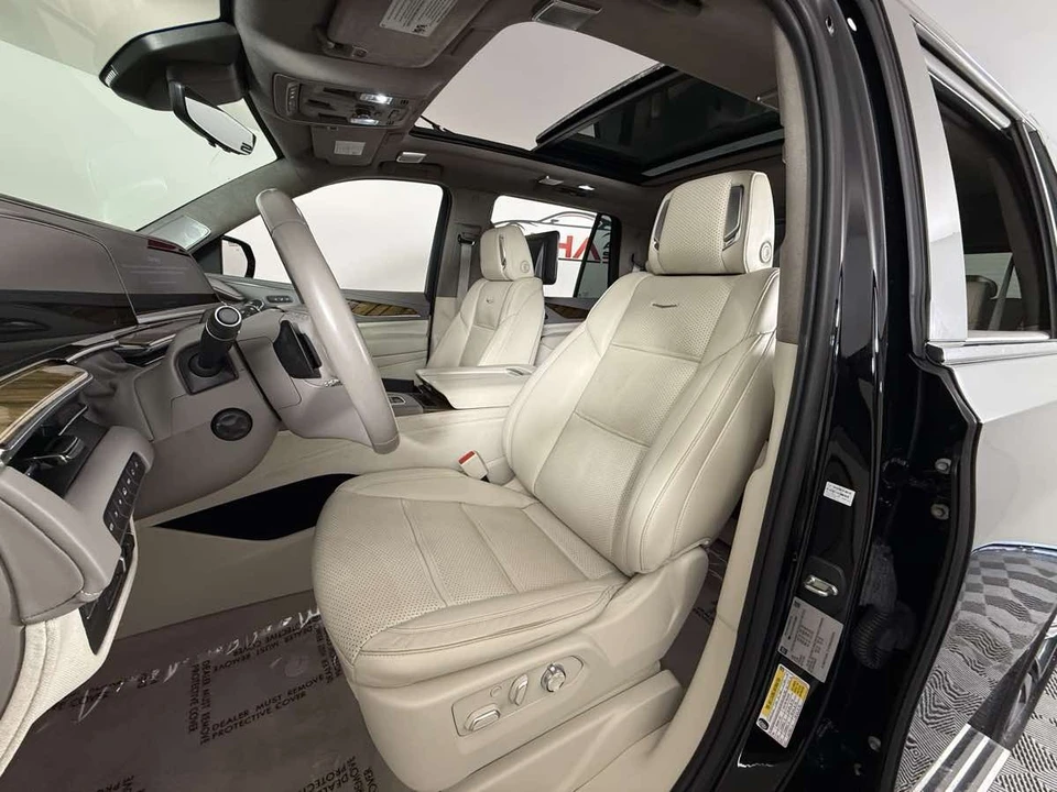 2023 Cadillac Escalade 5th Gen - Image 19 of 21