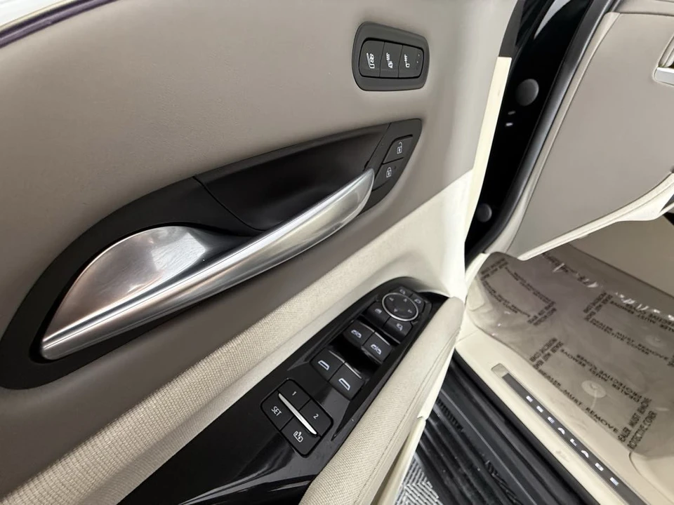 2023 Cadillac Escalade 5th Gen - Image 18 of 21